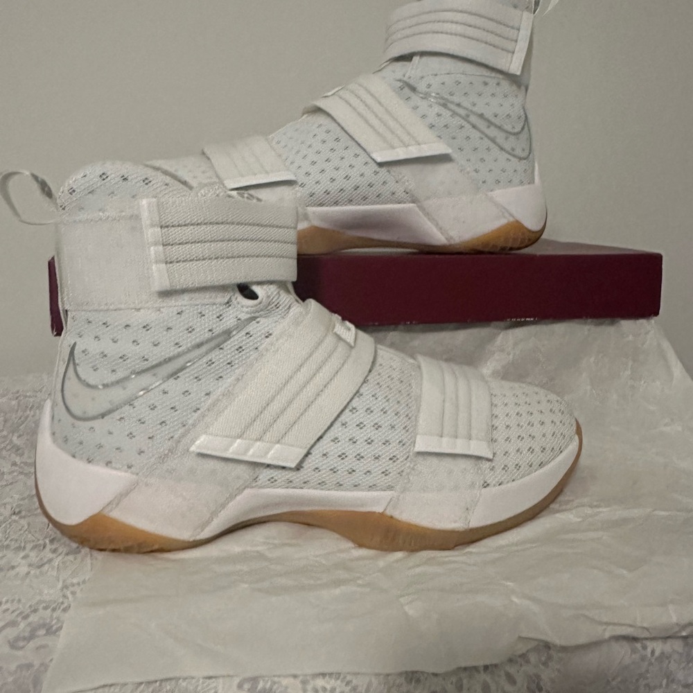 Nike LeBron Soldier 10 SFG Sneakers